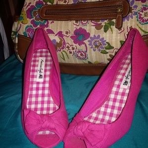 Super cute American Eagle wedges